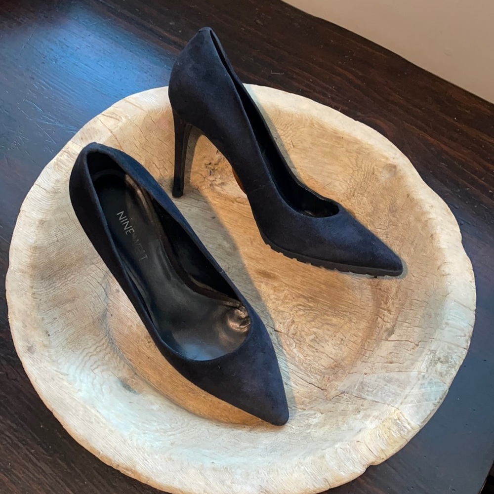 Suede pumps